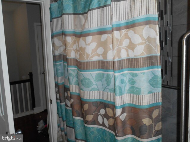 4708 Frederick Ave, Baltimore, MD 21229 - full bathroom featuring curtained shower