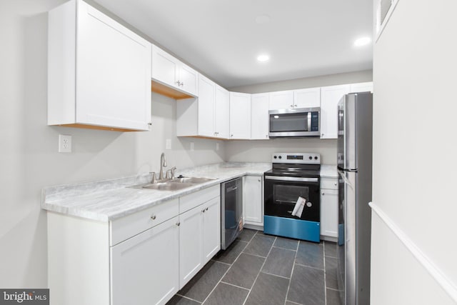 231 Ivanhoe Ct, Fredericksburg, VA 22401 - kitchen featuring appliances with stainless steel finishes, a sink, white cabinets, light countertops, and recessed lighting