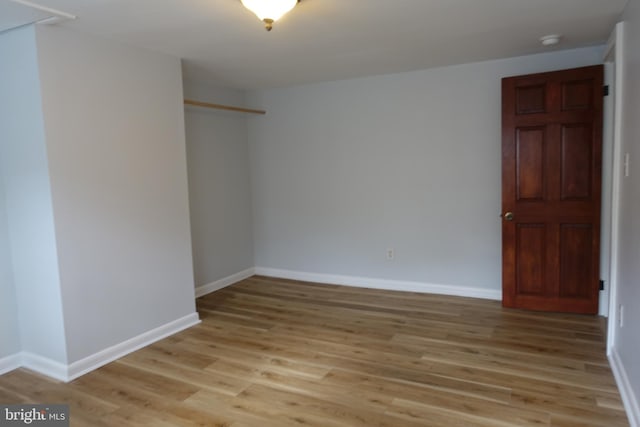 413 Dominion Rd, Chester, MD 21619 - spare room with light wood-style floors, baseboards, and a smoke detector