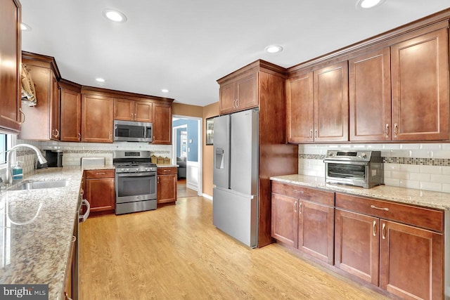 199 Applegate, Hamilton, NJ 08690 - kitchen featuring stainless steel appliances, a sink, light wood finished floors, backsplash, and recessed lighting