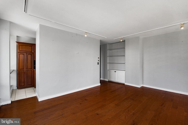 220 Locust St Unit 7As, Philadelphia, PA 19106 - unfurnished room featuring wood finished floors and baseboards