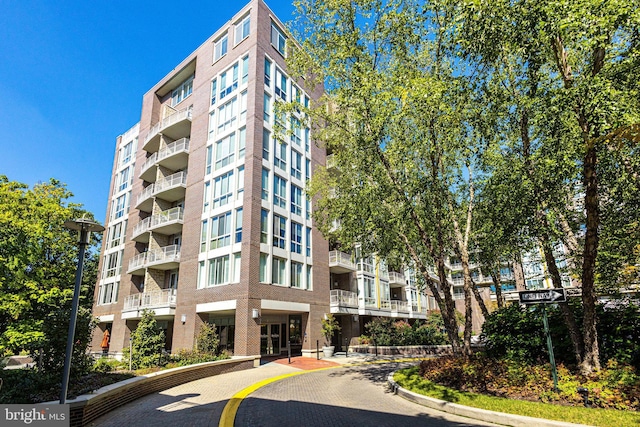 513 W Broad St Unit 602, Falls Church, VA 22046 - view of apartment building / complex