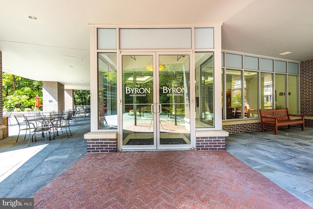 513 W Broad St Unit 602, Falls Church, VA 22046 - entrance to property featuring a patio area