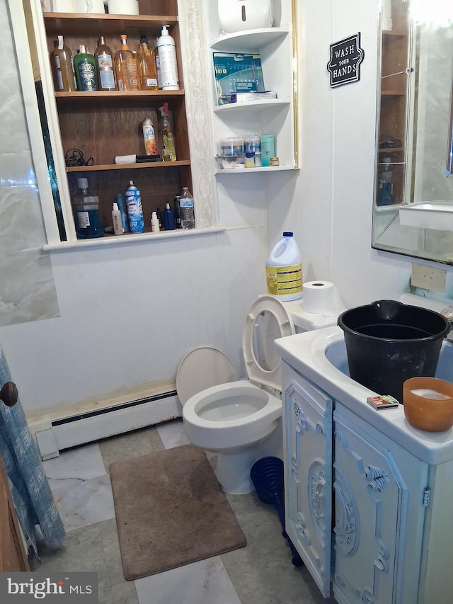 553 Centre Ave, Reading, PA 19601 - bathroom featuring baseboard heating, vanity, and toilet