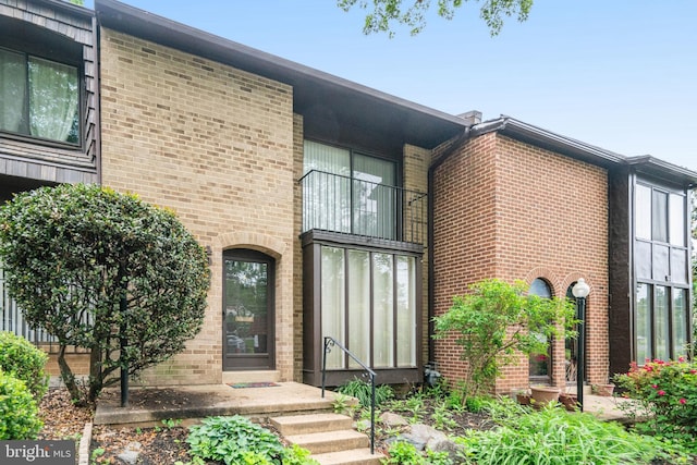 4902 Sauquoit Ln, Annandale, VA 22003 - entrance to property with brick siding and a balcony