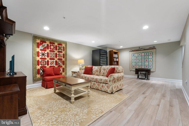 70 Battery Point Dr, Fredericksburg, VA 22406 - living room featuring recessed lighting, light wood finished floors, and baseboards