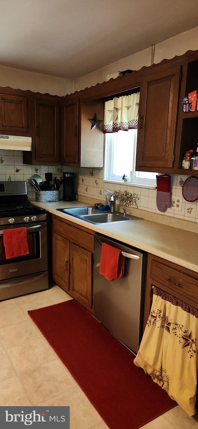 3203 N Lakeshore Dr, Browns Mills, NJ 08015 - kitchen featuring stainless steel appliances, under cabinet range hood, light countertops, and tasteful backsplash