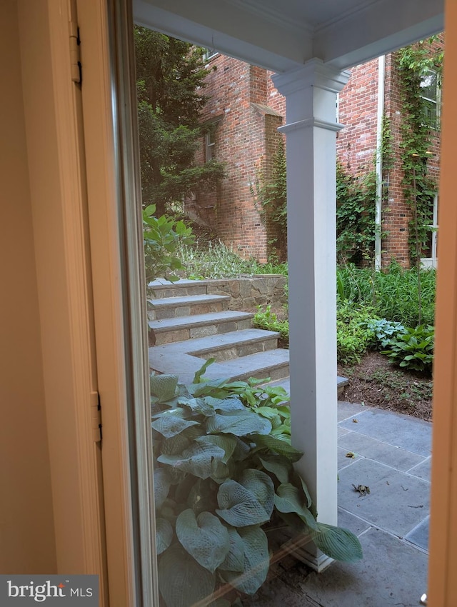9510 Clement Rd, Silver Spring, MD 20910 - doorway featuring ornamental molding