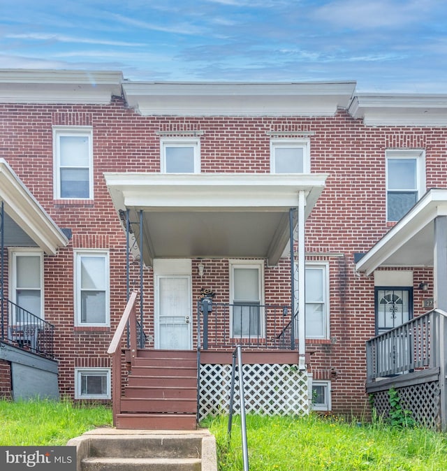 3227 Ravenwood Ave, Baltimore, MD 21213 - view of property with brick siding and covered porch
