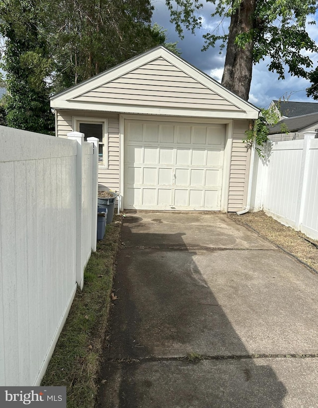 120 Lindsey Ave, Runnemede, NJ 08078 - detached garage featuring driveway