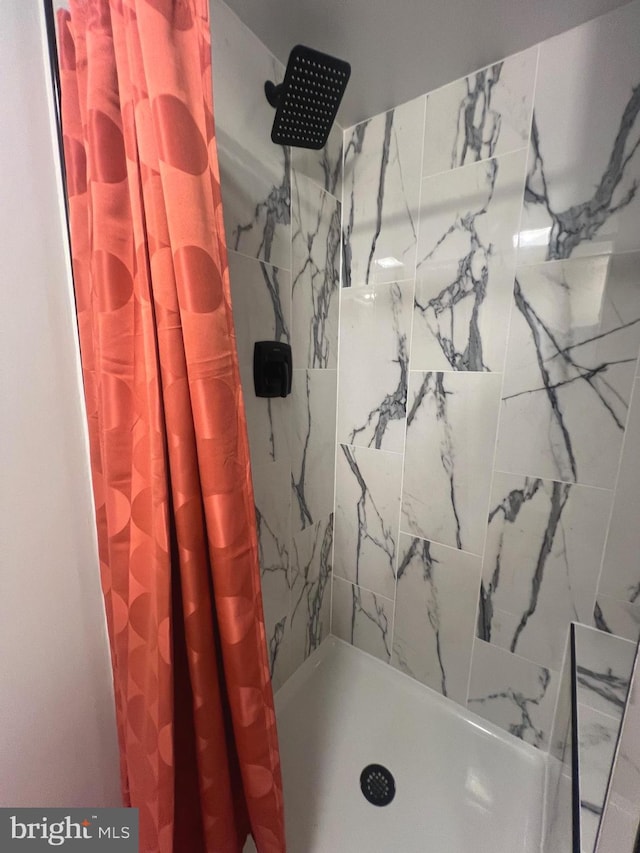 3701 Lochearn Dr, Gwynn Oak, MD 21207 - full bathroom featuring a shower with curtain