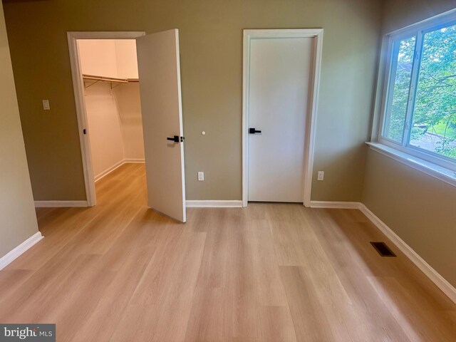 3627 Longridge Ct, Abingdon, MD 21009 - unfurnished bedroom featuring light wood-style flooring, baseboards, and a walk in closet
