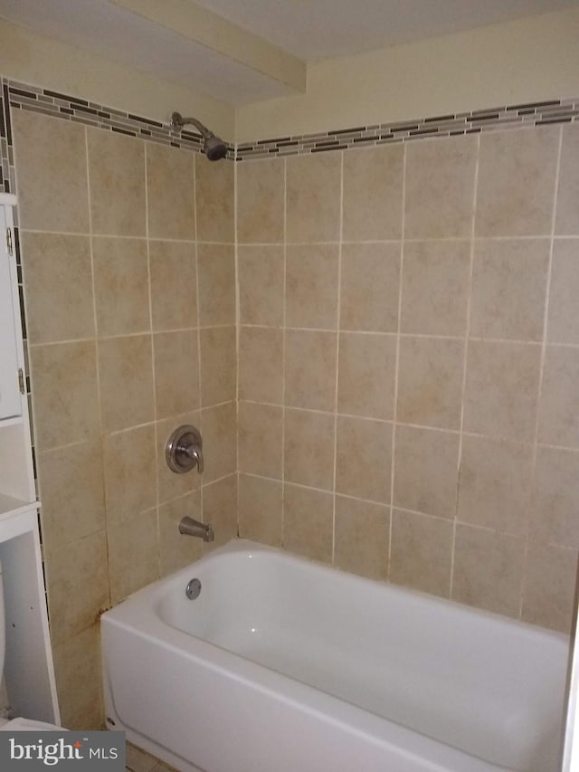 9438 Waterford Dr, Manassas, VA 20110 - bathroom with washtub / shower combination