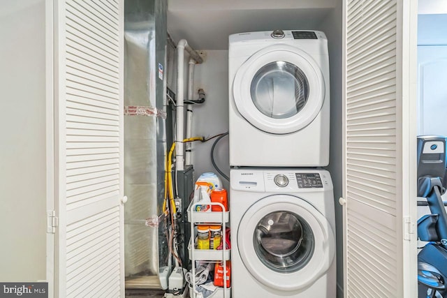 1809 Wilder St, Philadelphia, PA 19146 - laundry room with stacked washer / dryer