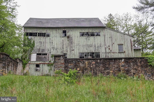 229 Valleybrook Rd, Chester Heights, PA 19017 - view of side of home with a barn and an outdoor structure