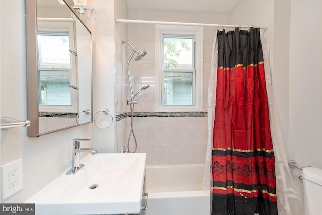 3327 Richmond Ave, Baltimore, MD 21213 - full bathroom featuring shower / tub combo with curtain, toilet, and vanity
