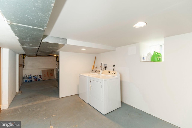 3327 Richmond Ave, Baltimore, MD 21213 - laundry room featuring independent washer and dryer and recessed lighting