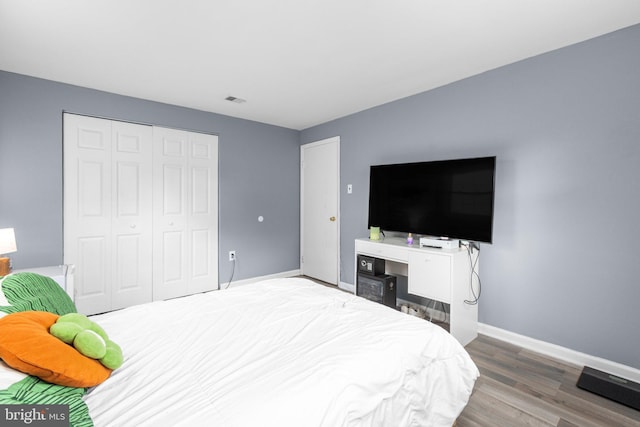 1704 Horner Rd, Woodbridge, VA 22191 - bedroom with wood finished floors, baseboards, and a closet
