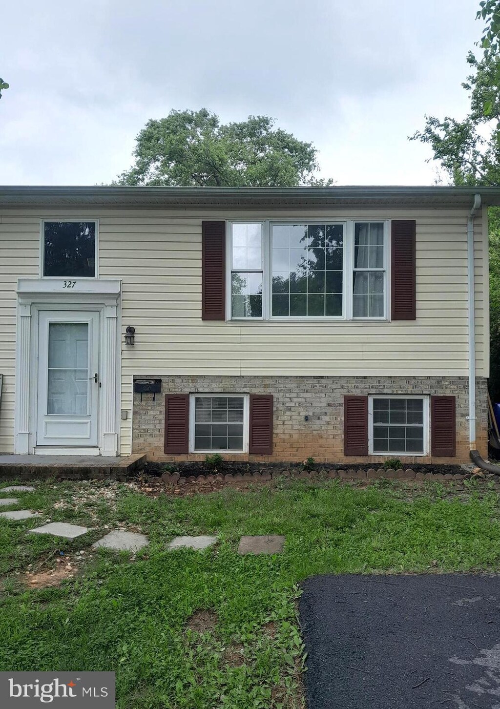 327 W 9th St, Front Royal, VA 22630 - view of front of home