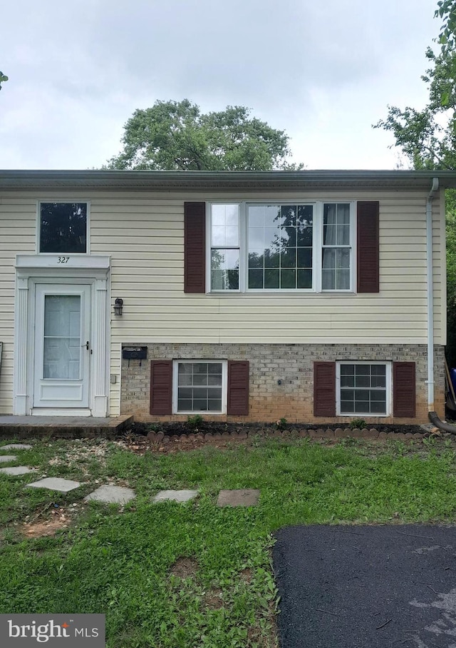 327 W 9th St, Front Royal, VA 22630 - view of front of home