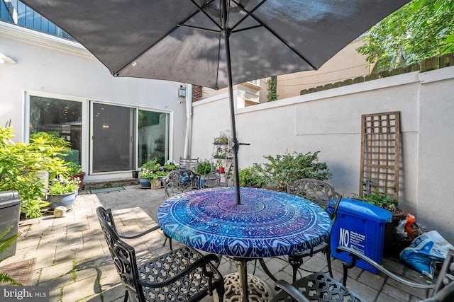 1812 Fairmount Ave, Philadelphia, PA 19130 - view of patio with outdoor dining space