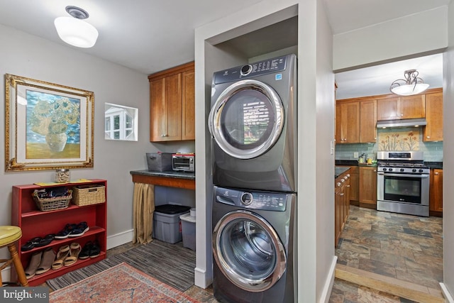 20 Oberlin Ave, Swarthmore, PA 19081 - washroom with stacked washer / dryer, stone finish flooring, and baseboards