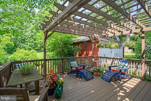 20 Oberlin Ave, Swarthmore, PA 19081 - wooden deck with an outbuilding and a pergola