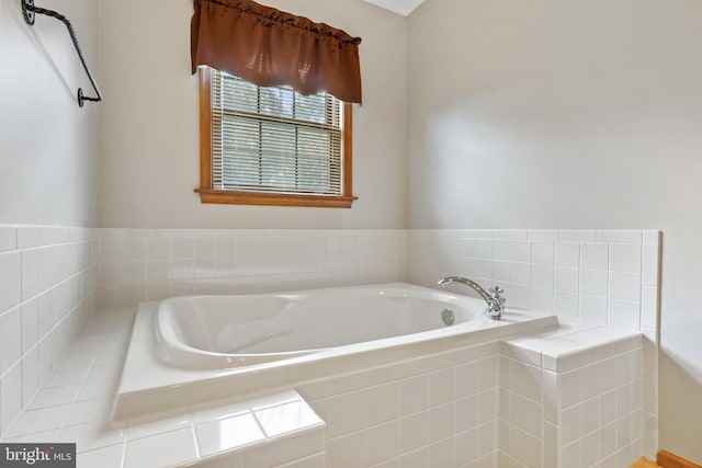 25 Warm Breeze Ct, Hanover, PA 17331 - full bathroom featuring a bath