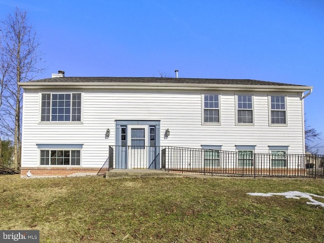 1 Ridge Heights Ct, Gaithersburg, MD 20879 - back of property with a yard