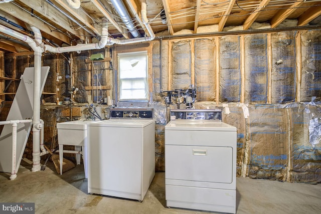 1 Ridge Heights Ct, Gaithersburg, MD 20879 - laundry room featuring washing machine and clothes dryer