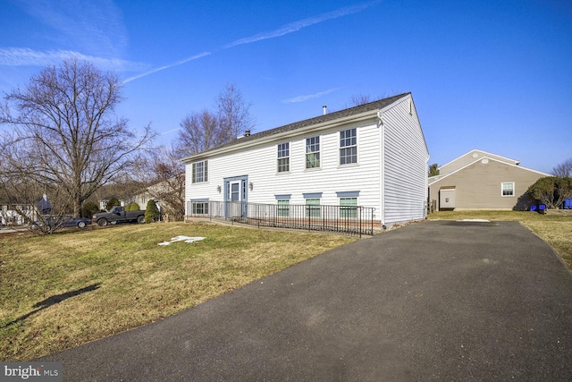1 Ridge Heights Ct, Gaithersburg, MD 20879 - view of side of home featuring asphalt driveway