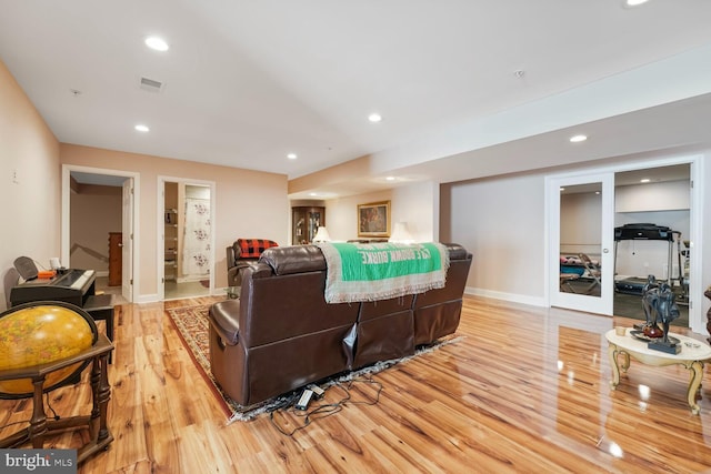 5544 Old Colony Ct, White Plains, MD 20695 - living area featuring light wood-style floors, recessed lighting, and baseboards