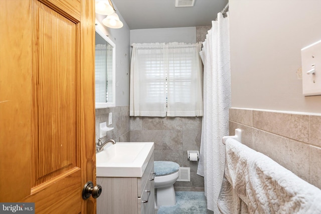 11 Langdon Rd, Burlington, NJ 08016 - full bath featuring tile walls, vanity, toilet, and a wainscoted wall