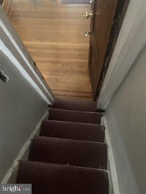 19 S Elberon Ave, Atlantic City, NJ 08401 - stairway with wood finished floors
