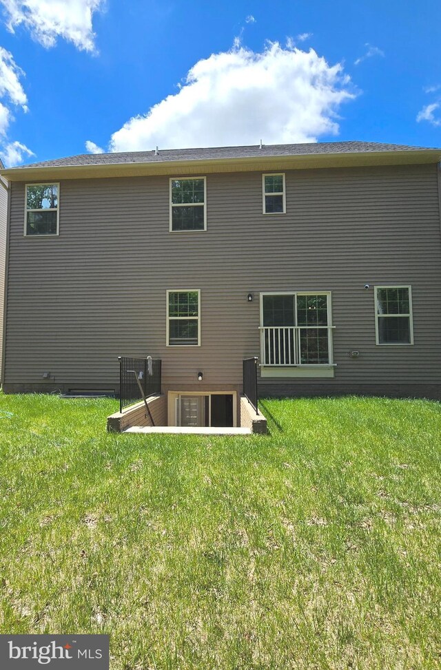 14623 Silver Hammer Way, Brandywine, MD 20613 - rear view of house with a lawn