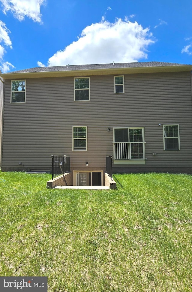 14623 Silver Hammer Way, Brandywine, MD 20613 - rear view of house with a lawn