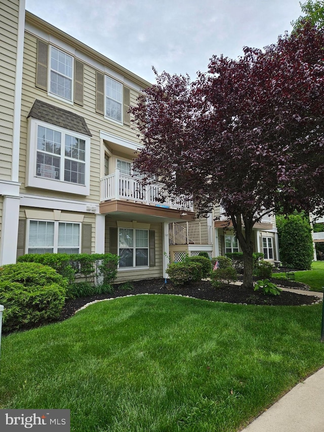 1106 Crestmont Dr, Mantua, NJ 08051 - view of front of house featuring a front yard