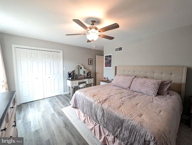 513 Dakemich Ct, Enola, PA 17025 - bedroom featuring wood finished floors, a closet, and a ceiling fan