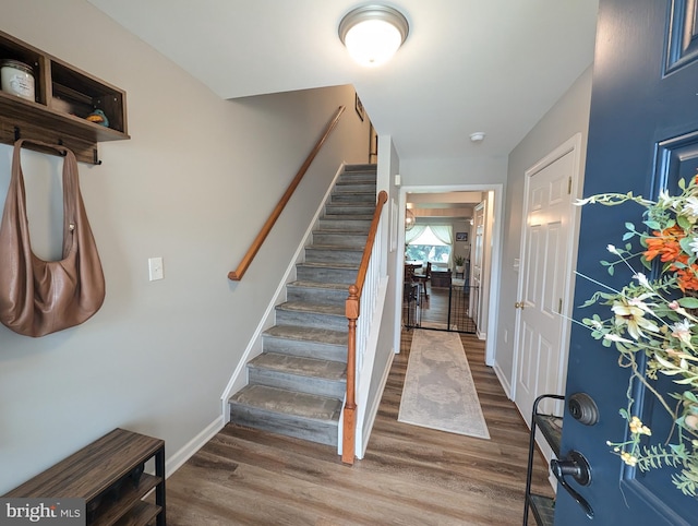 513 Dakemich Ct, Enola, PA 17025 - foyer entrance featuring stairs, wood finished floors, and baseboards