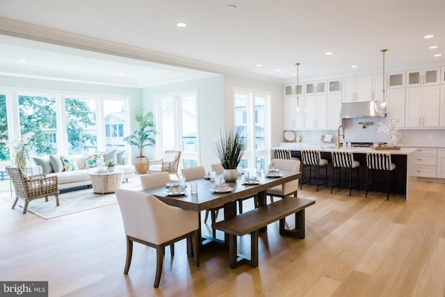 10021 Glenmere Rd, Fairfax, VA 22032 - dining area featuring light wood-style floors, crown molding, and recessed lighting