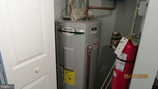 4102 Parkwood Ct, Brentwood, MD 20722 - utility room with electric water heater