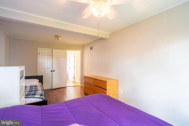 143 Baker St, Manassas Park, VA 20111 - bedroom with wood finished floors, crown molding, a closet, and ceiling fan