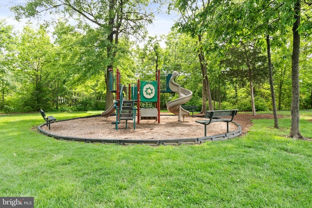 42026 Zircon Dr, Aldie, VA 20105 - communal playground with a lawn