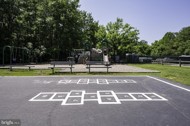 1100 Clarke St, Herndon, VA 20170 - view of uncovered parking lot