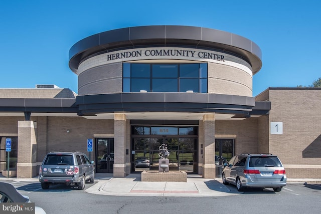 1100 Clarke St, Herndon, VA 20170 - view of building exterior with uncovered parking