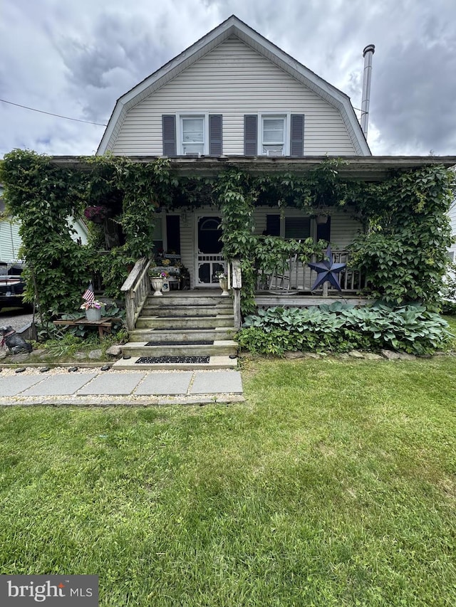32 Jacobstown Rd, New Egypt, NJ 08533 - dutch colonial featuring a gambrel roof, covered porch, and a front yard