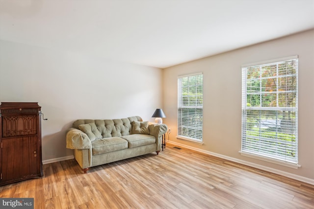 922 Pheasant Run Dr, Gaithersburg, MD 20878 - living room featuring baseboards and light wood-type flooring
