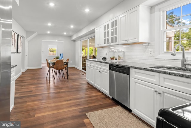 12419 Melling Ln, Bowie, MD 20715 - kitchen featuring stainless steel appliances, a sink, recessed lighting, tasteful backsplash, and glass insert cabinets