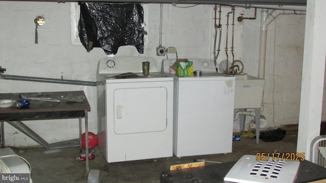 8804 48th Ave, College Park, MD 20740 - laundry room featuring washer and dryer