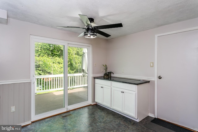 10263 Wayover Way, Columbia, MD 21046 - bar area featuring a ceiling fan and a textured ceiling